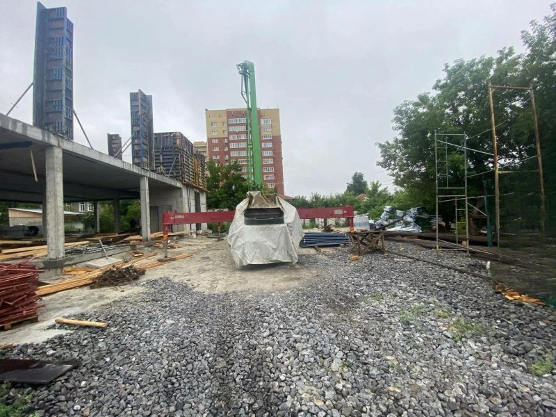 Работа бетононасоса на объекте в Санкт-Петербурге